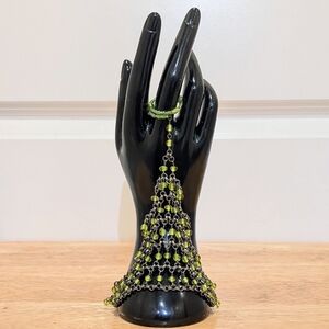 NWT Beckwoman Green Bead Silvertone Chain Bracelet with Ring Hathphool